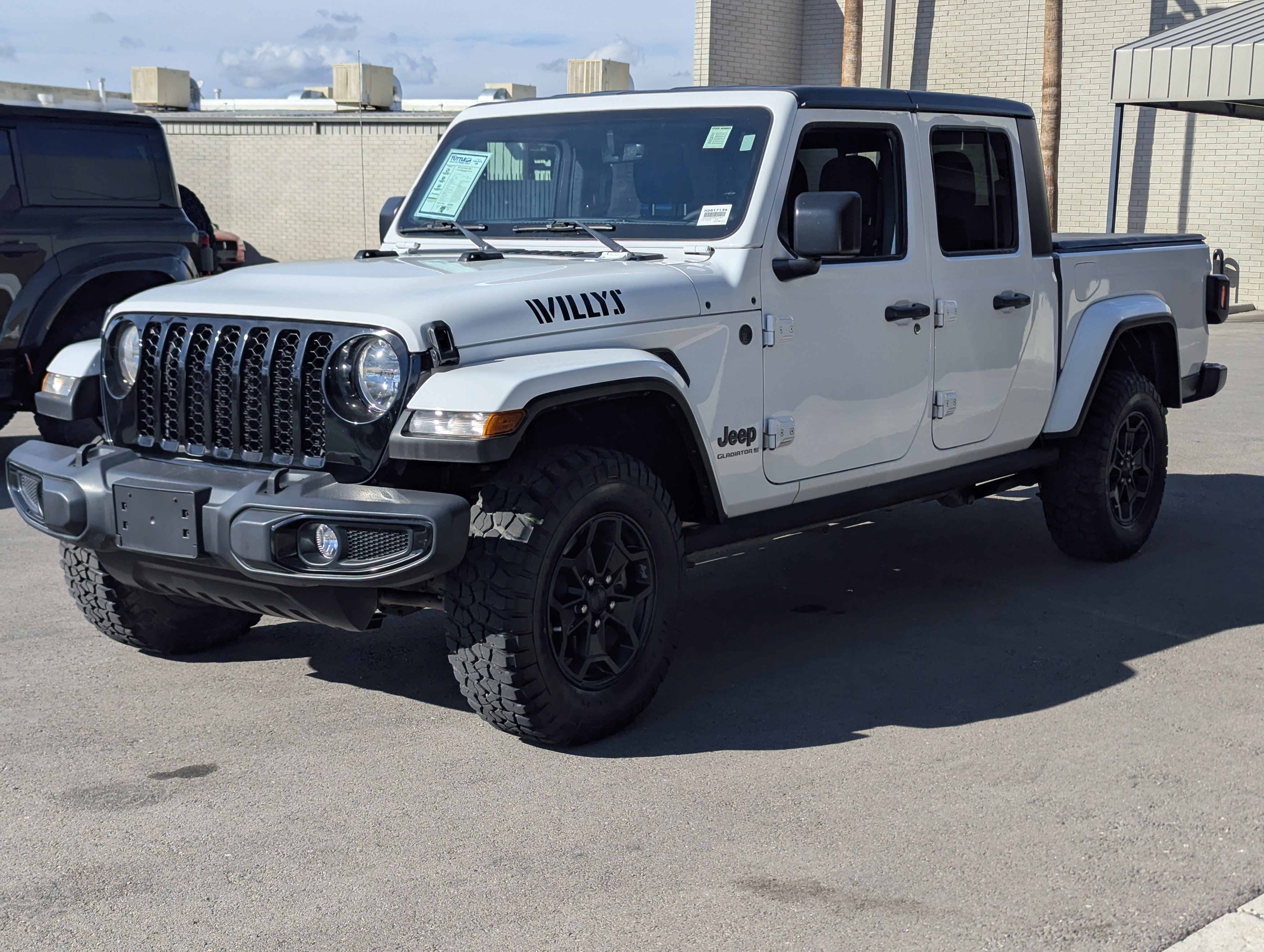 Used 2023 Jeep Gladiator Willys image 5