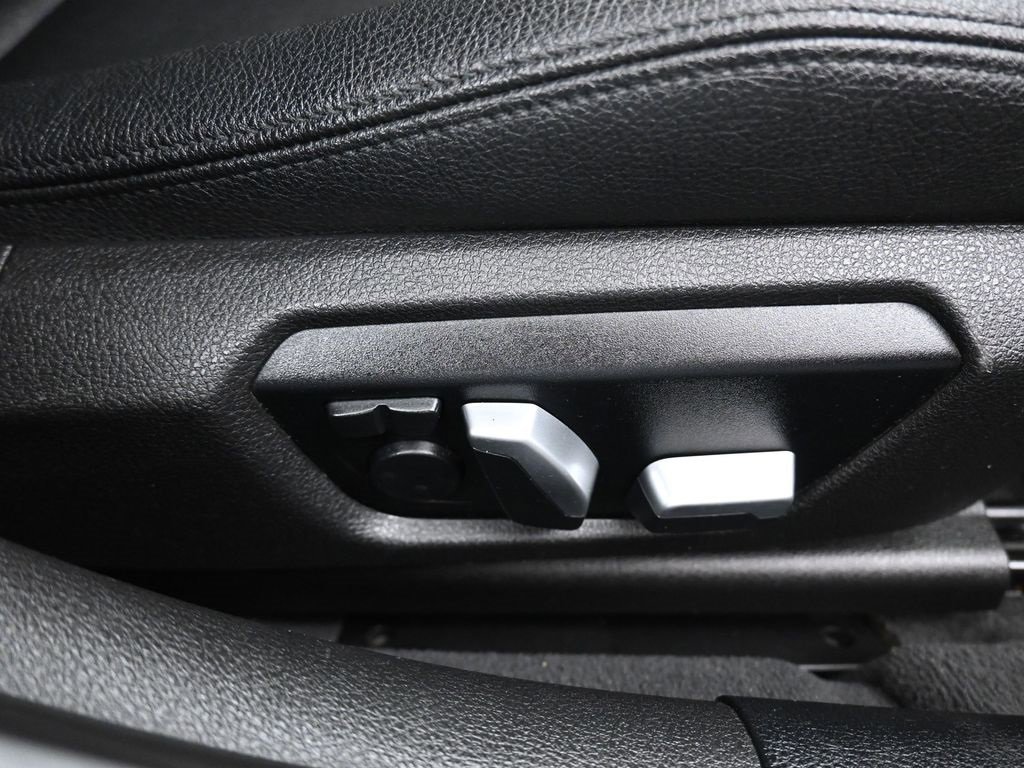 Used 2018 BMW 330e image 42