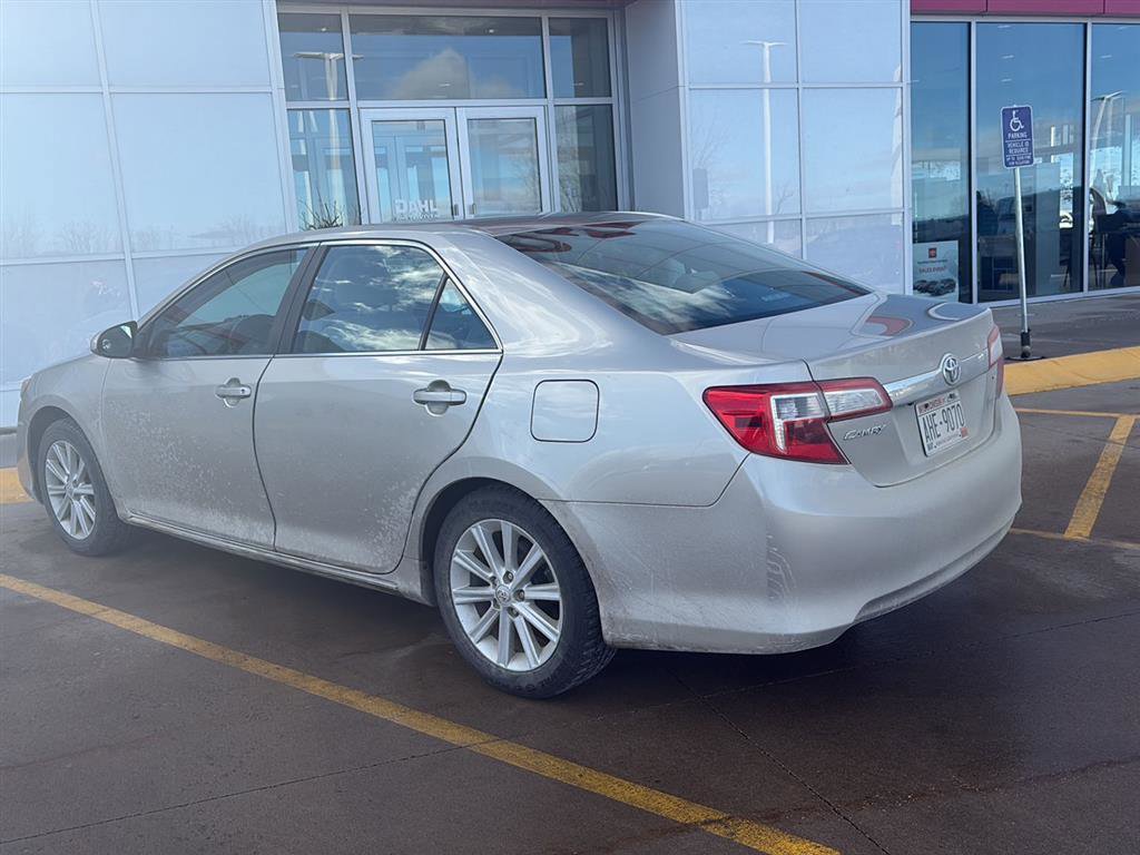 Used 2014 Toyota Camry XLE image 5