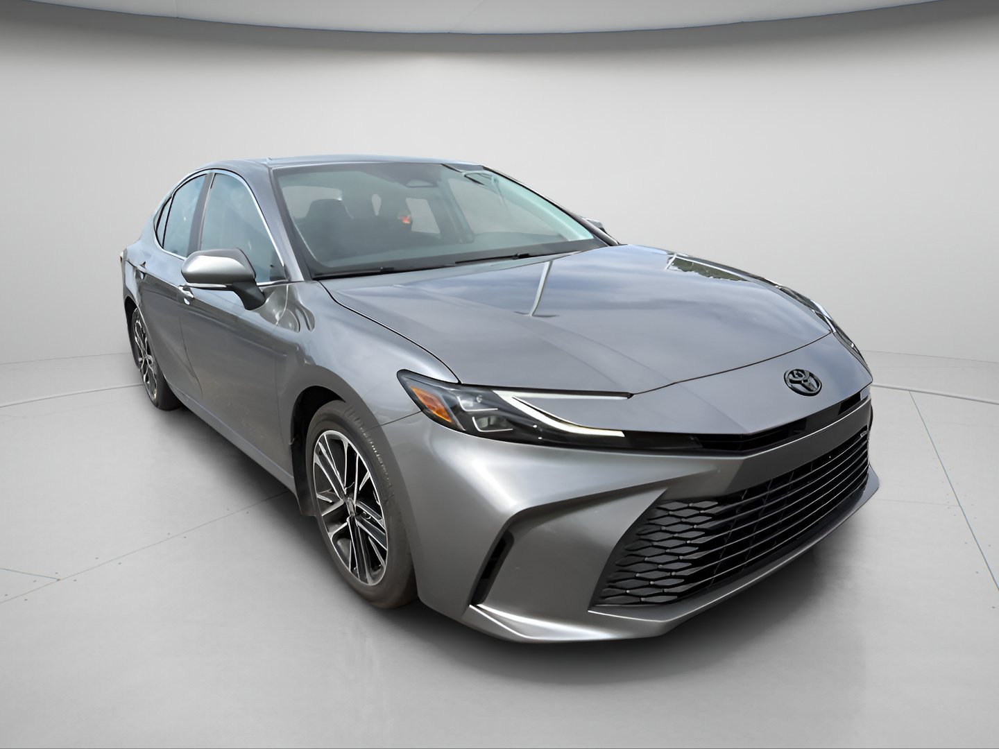 Used 2026 Toyota Camry XLE FWD image 5