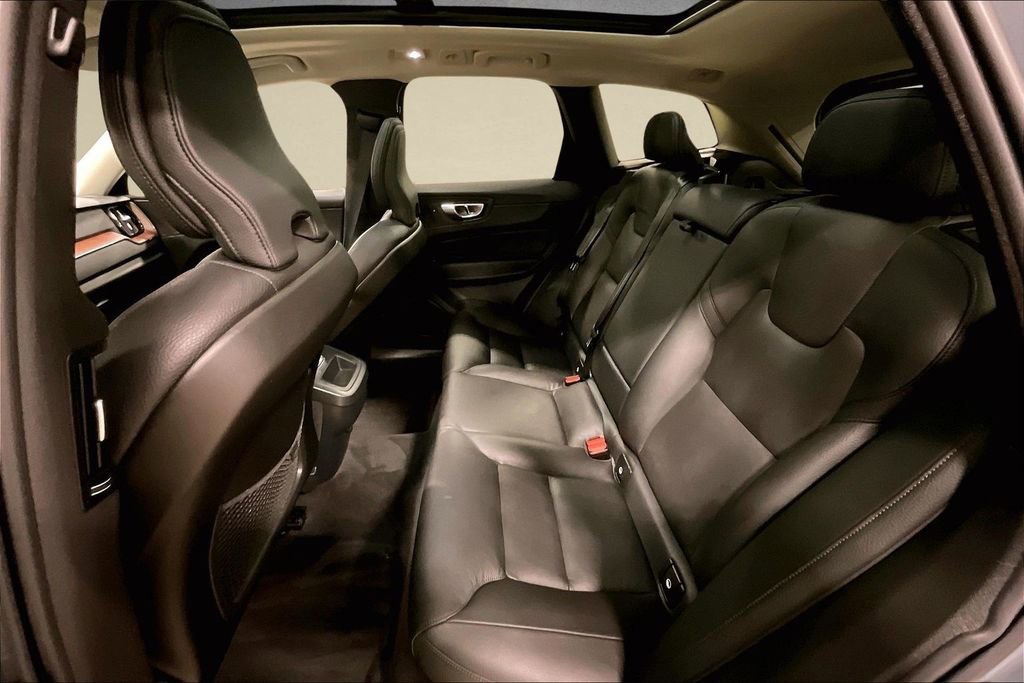 Certified 2023 Volvo XC60 B5 Plus w/ Climate Package image 21