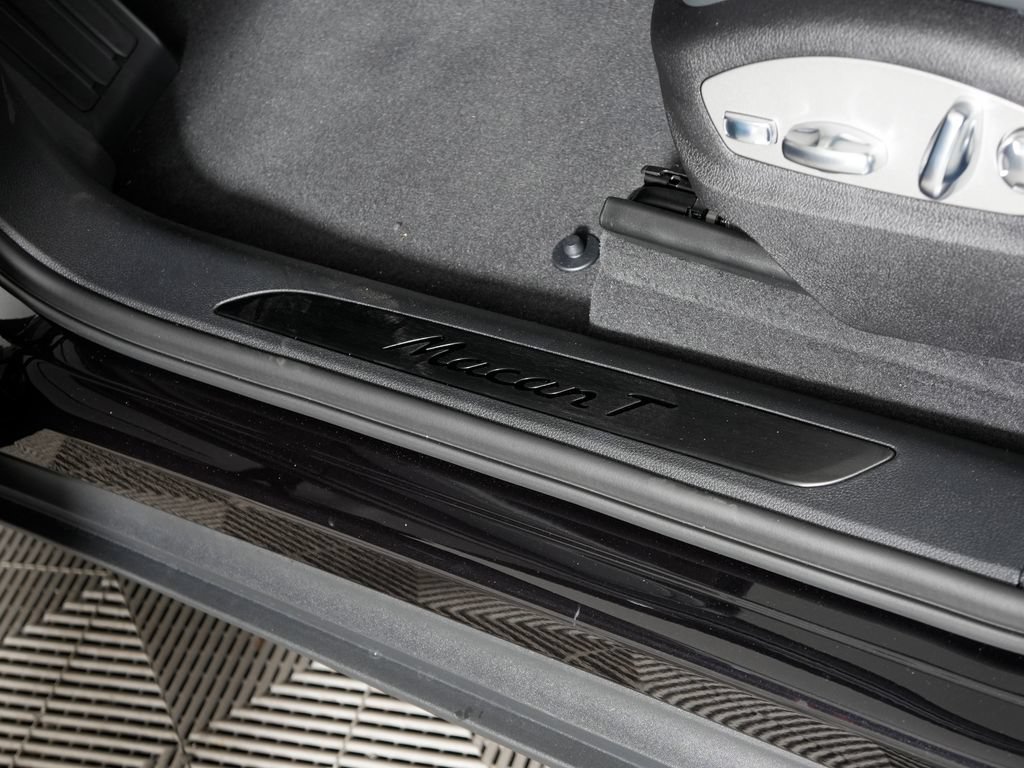 Certified 2026 Porsche Macan Turbo AWD/4WD image 18
