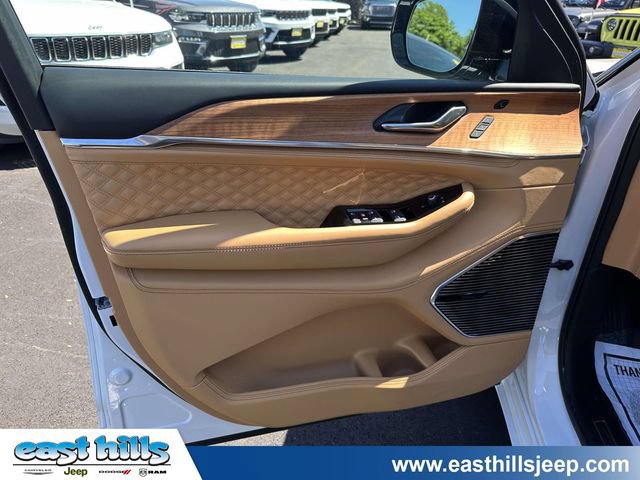 Certified 2024 Jeep Grand Cherokee Summit AWD/4WD image 11