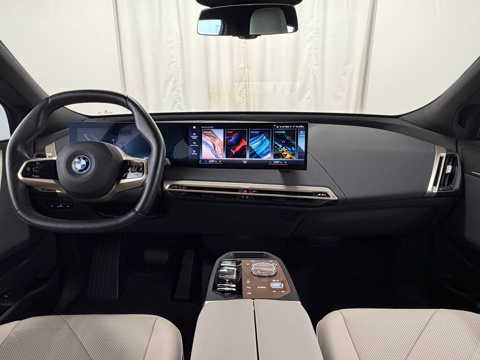 Used 2023 BMW iX xDrive50 w/ Premium Package AWD/4WD image 8