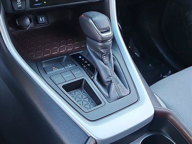 Used 2019 Toyota RAV4 Limited w/ Cold Weather Package FWD image 12