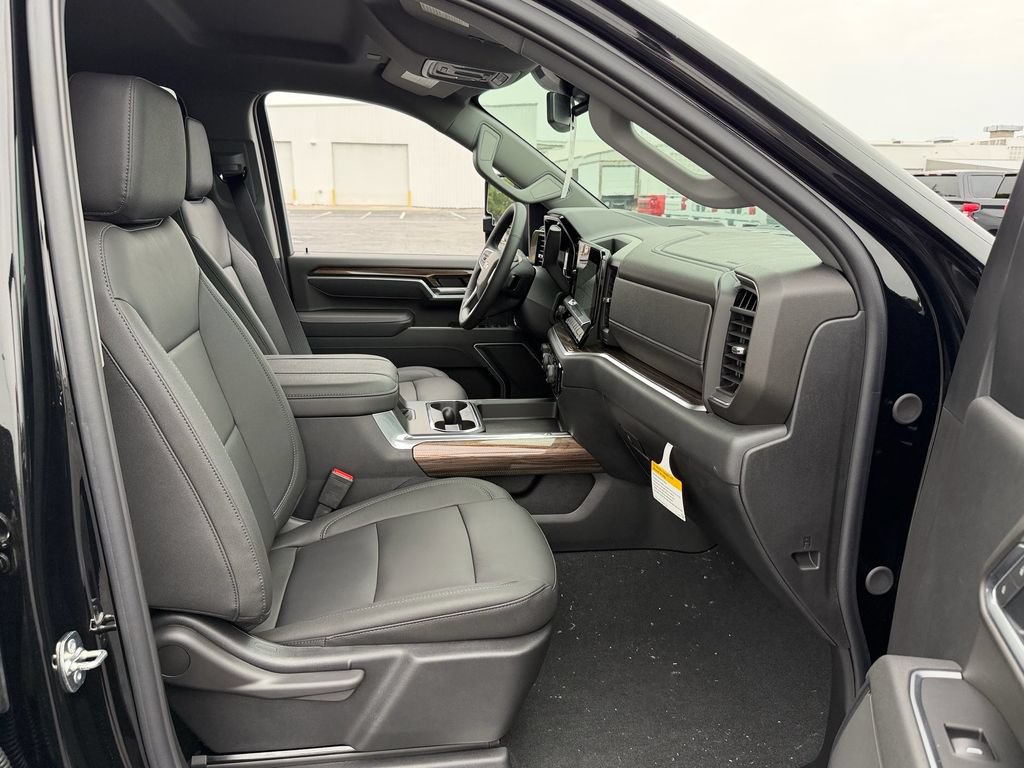 New 2026 Chevrolet Silverado 2500 LT w/ Z71 Chrome Sport Edition AWD/4WD image 6