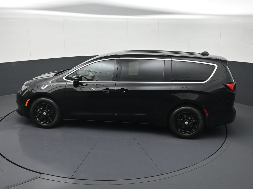 Used 2026 Chrysler Voyager LX FWD image 27