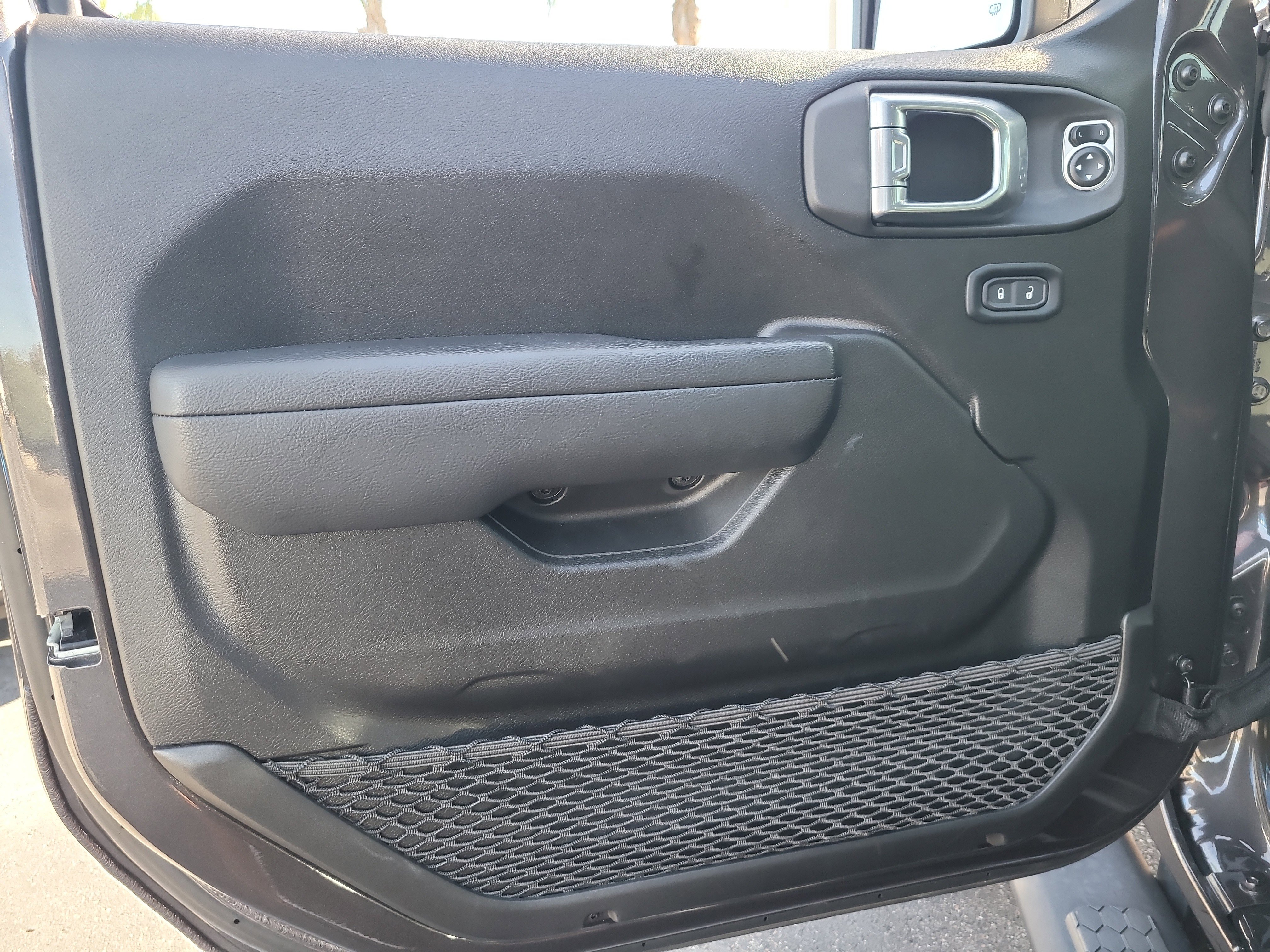 Used 2025 Jeep Wrangler Sport S image 15