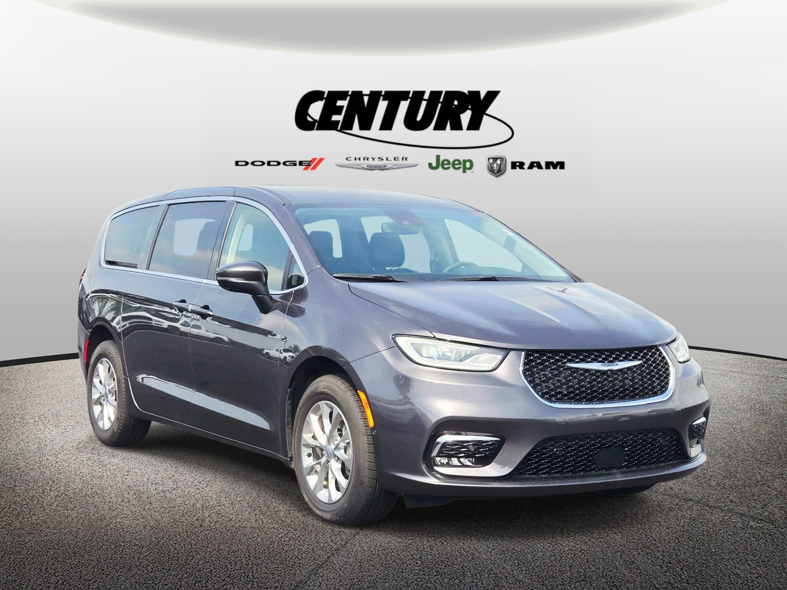 Used 2023 Chrysler Pacifica Touring-L w/ Uconnect Theater Family Group AWD/4WD video 1