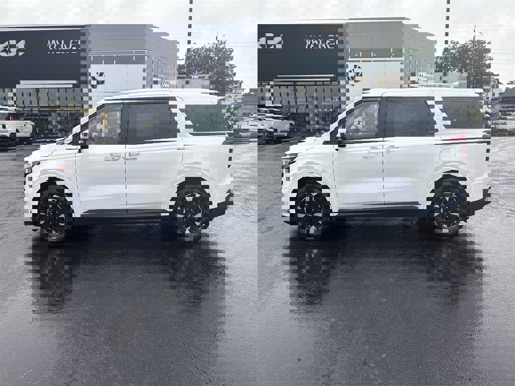 New 2026 Kia Carnival LXS image 3