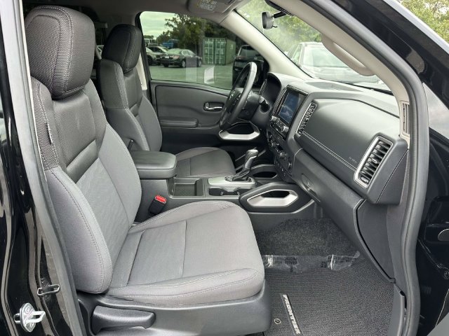 Used 2024 Nissan Frontier SV w/ Technology Package AWD/4WD image 3
