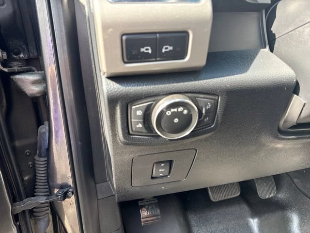 Used 2015 Ford F150 Lariat w/ Equipment Group 502A Luxury AWD/4WD image 19