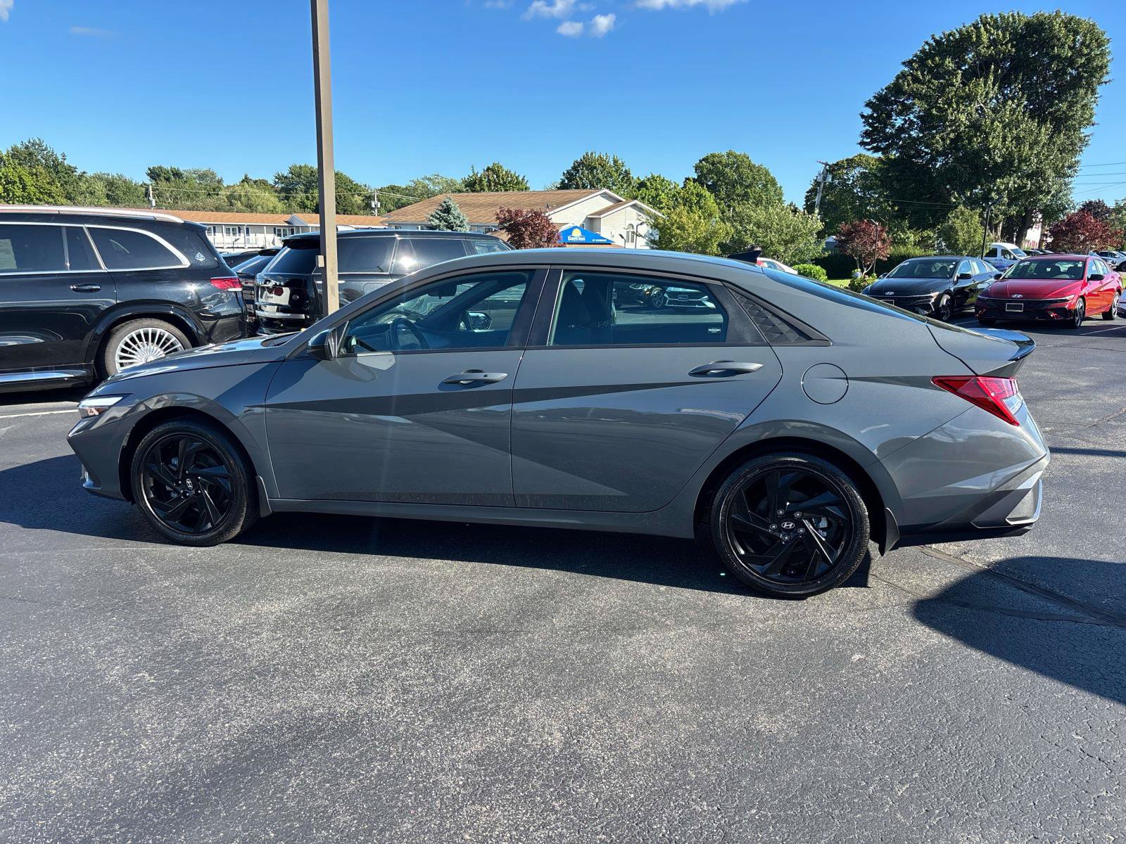 Used 2026 Hyundai Elantra SEL FWD image 2