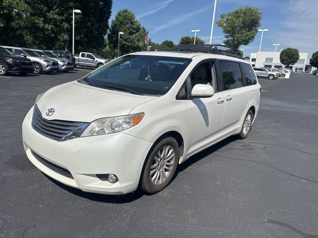 Used 2015 Toyota Sienna XLE Premium FWD image 10