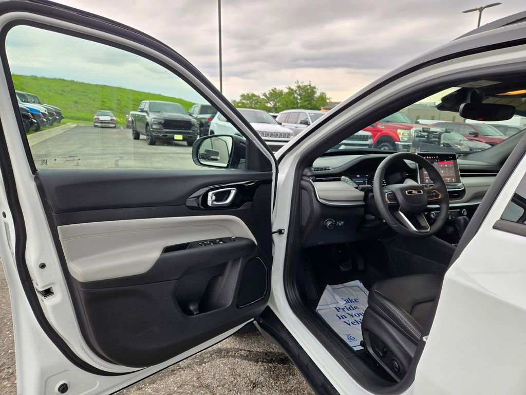 Used 2024 Jeep Compass Limited AWD/4WD image 12