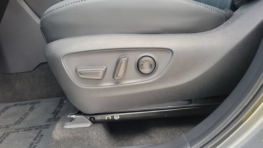 Certified 2026 Toyota Highlander Limited AWD/4WD image 16