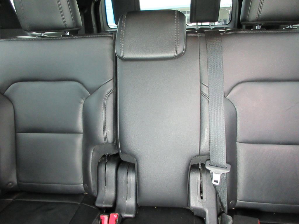 Used 2017 Ford Explorer XLT w/ Equipment Group 202A FWD image 19