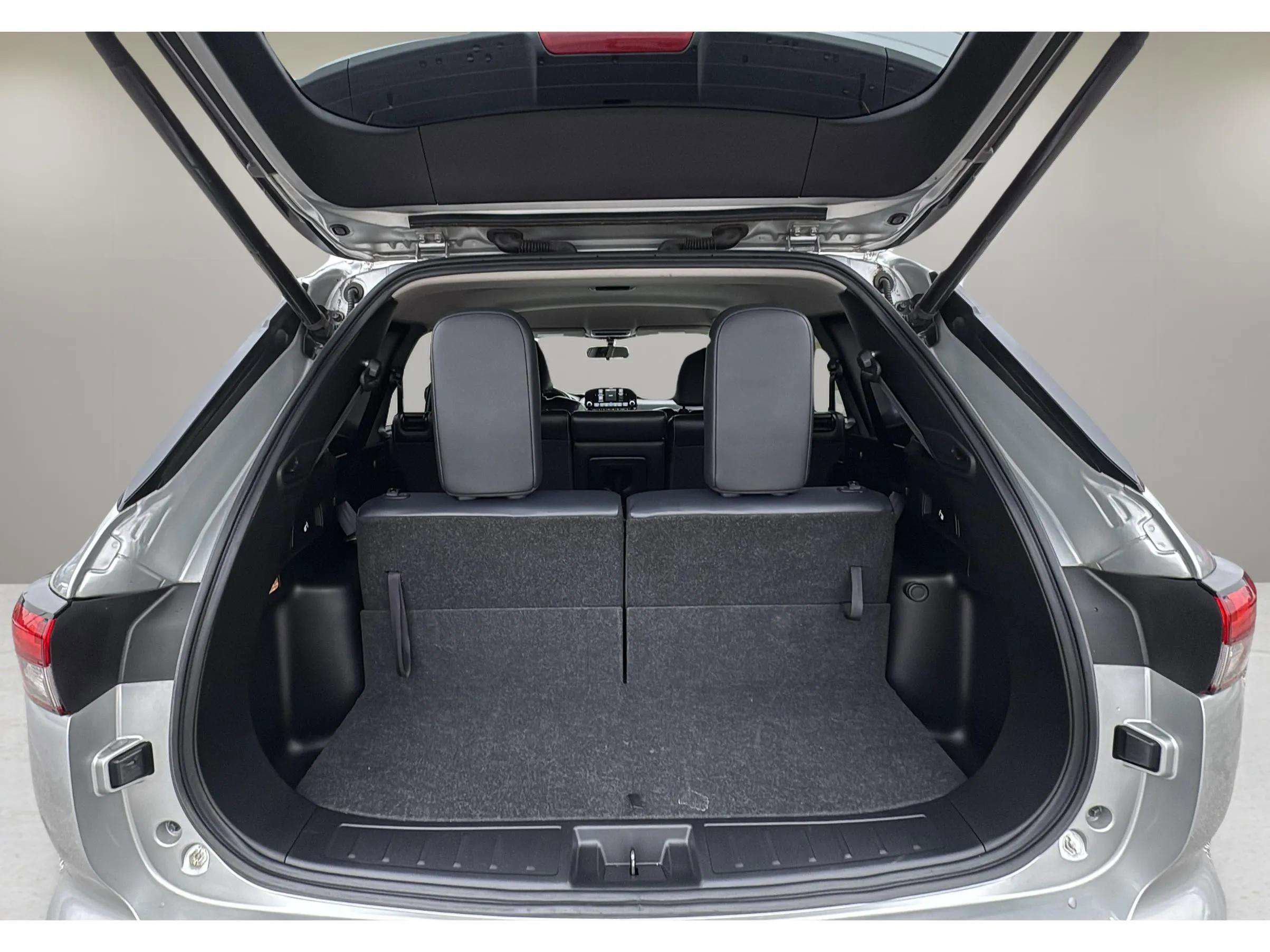 Used 2024 Mitsubishi Outlander SE image 35