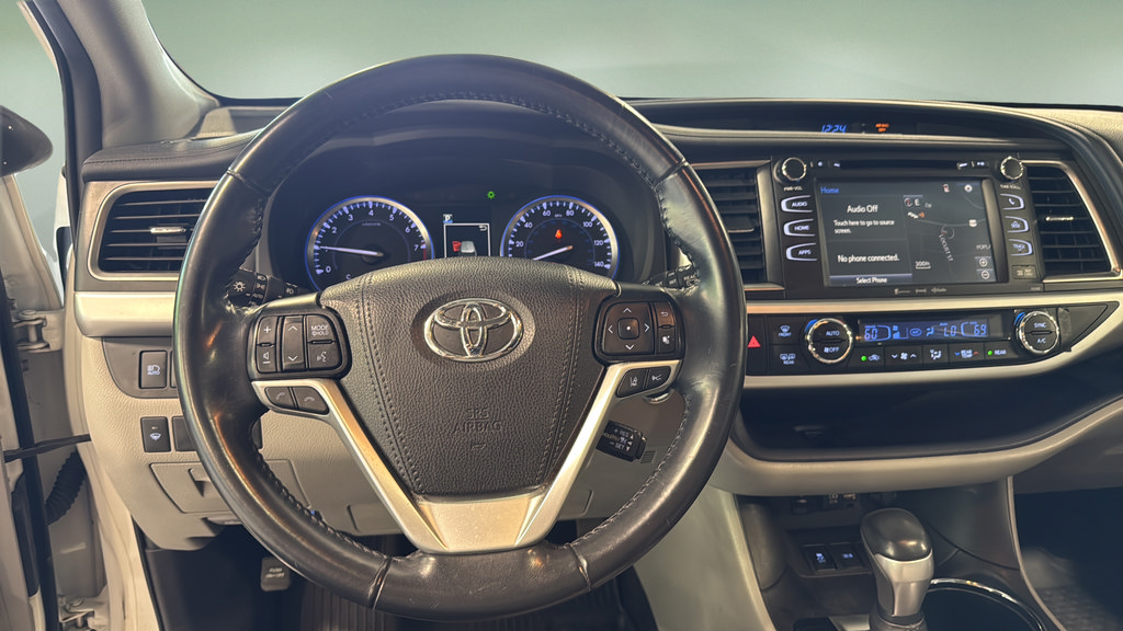 Used 2019 Toyota Highlander XLE AWD/4WD image 24