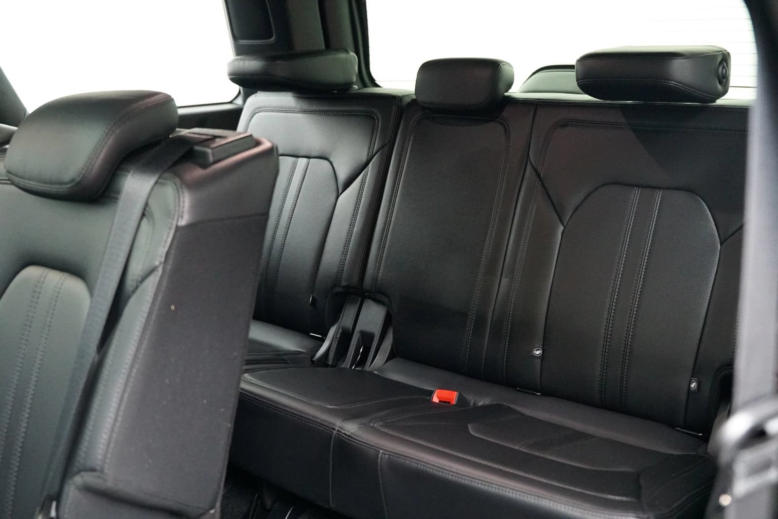 Used 2019 Ford Expedition Limited w/ Equipment Group 302A AWD/4WD image 31