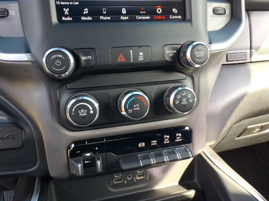 Used 2021 RAM 2500 Big Horn w/ Night Edition AWD/4WD image 27