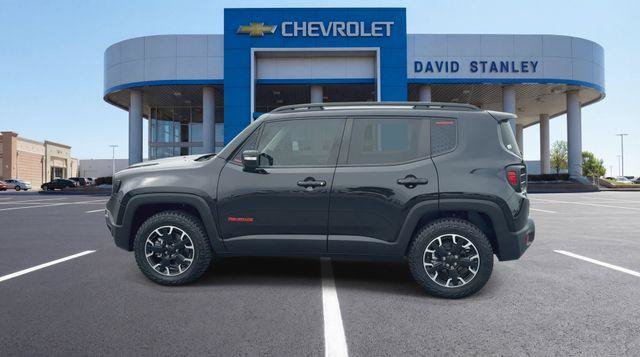 Used 2023 Jeep Renegade Latitude AWD/4WD image 5