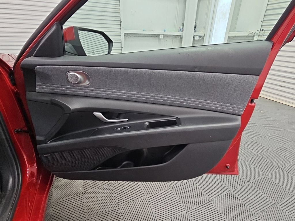 Used 2025 Hyundai Elantra Limited FWD image 40