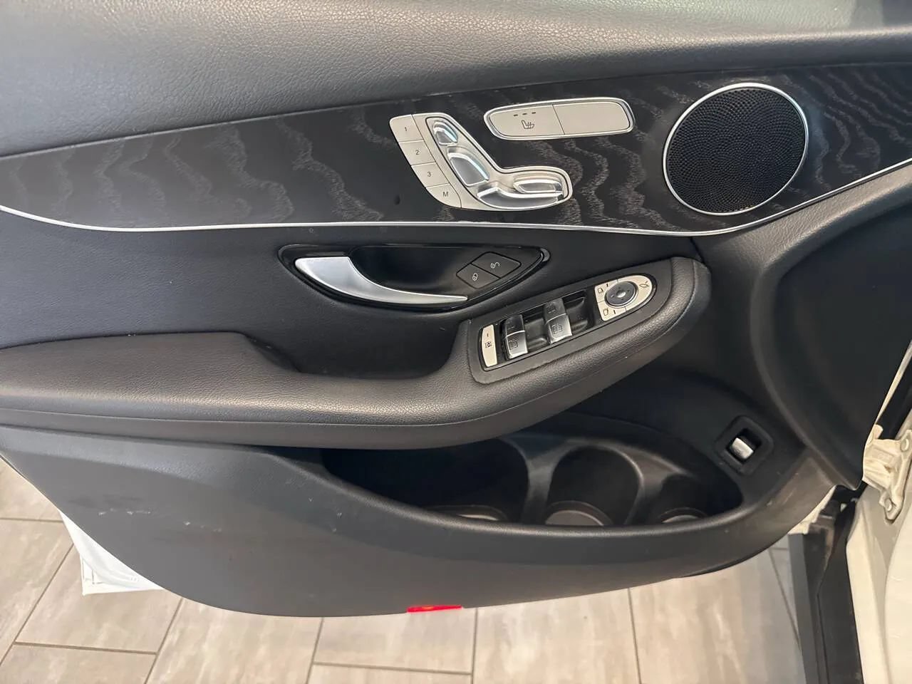 Used 2018 Mercedes-Benz GLC 300 4MATIC w/ Premium Package image 28