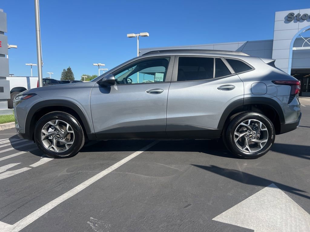 Used 2025 Chevrolet Trax LT FWD image 15