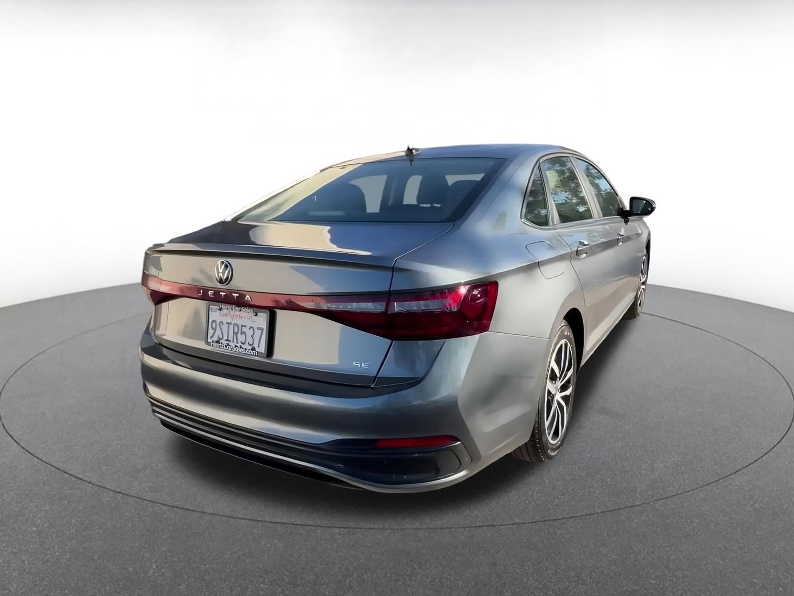 Used 2025 Volkswagen Jetta SE image 14