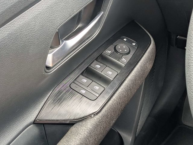 Used 2025 Nissan Kicks SV FWD image 19