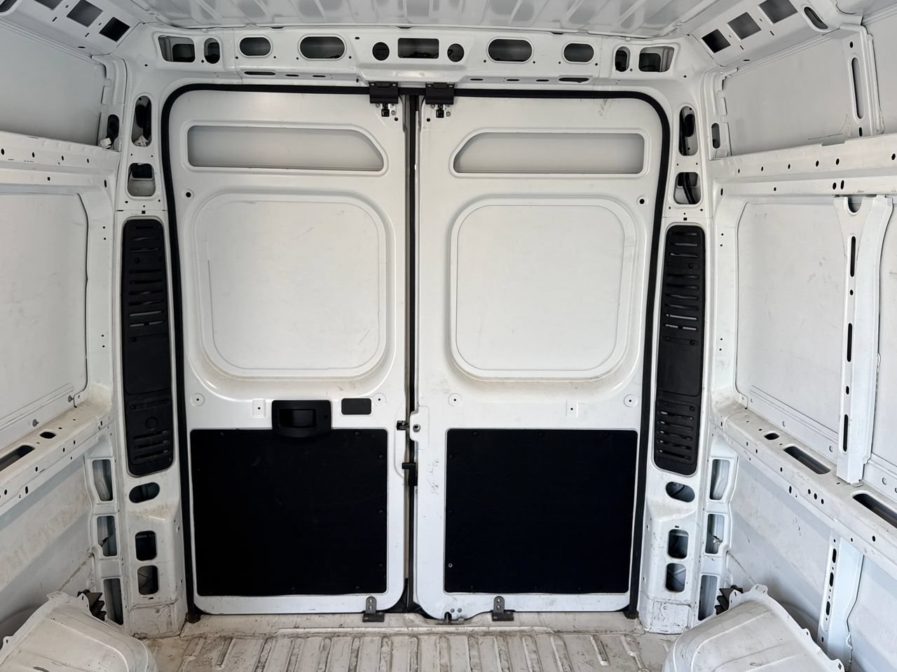 Used 2024 RAM ProMaster 2500 w/ Convenience Group FWD image 12