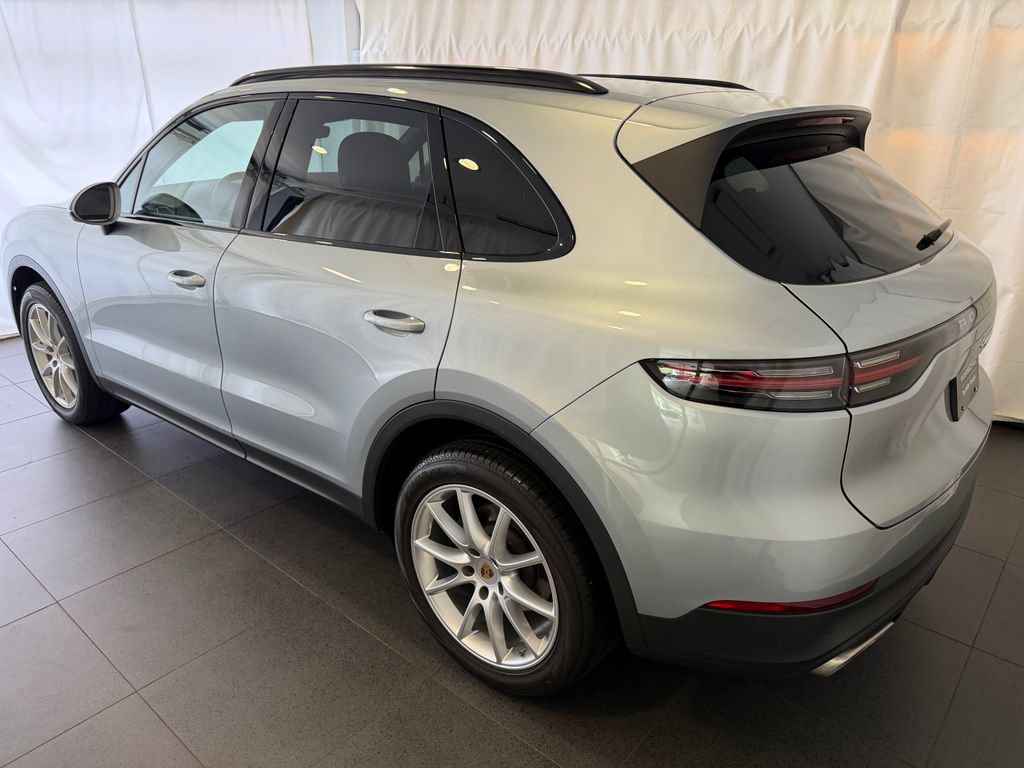 Certified 2023 Porsche Cayenne AWD/4WD image 3