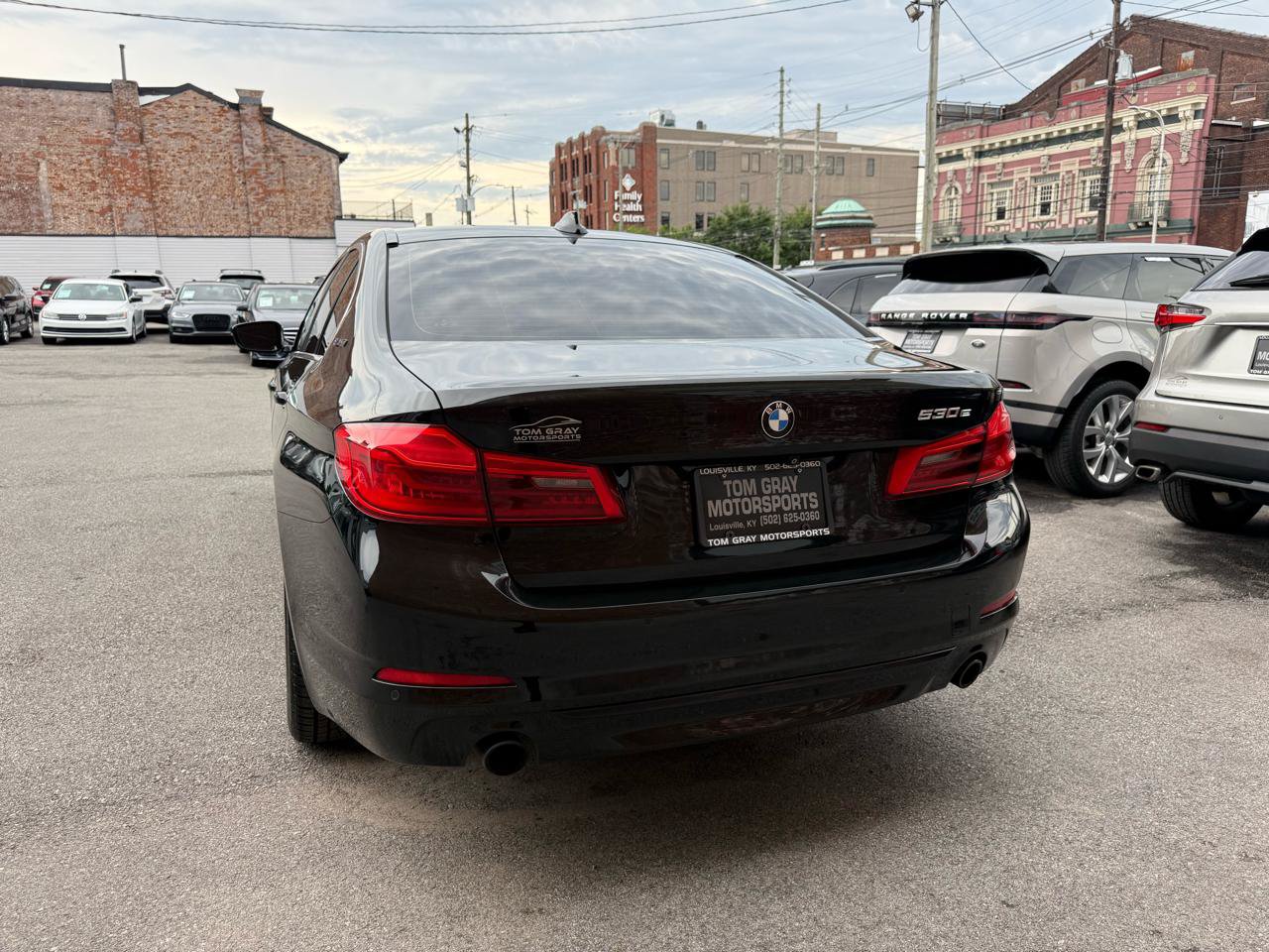 Used 2019 BMW 530e w/ Convenience Package RWD image 4