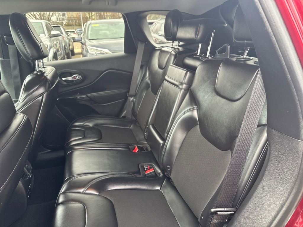 Used 2019 Jeep Cherokee Latitude Plus AWD/4WD image 31