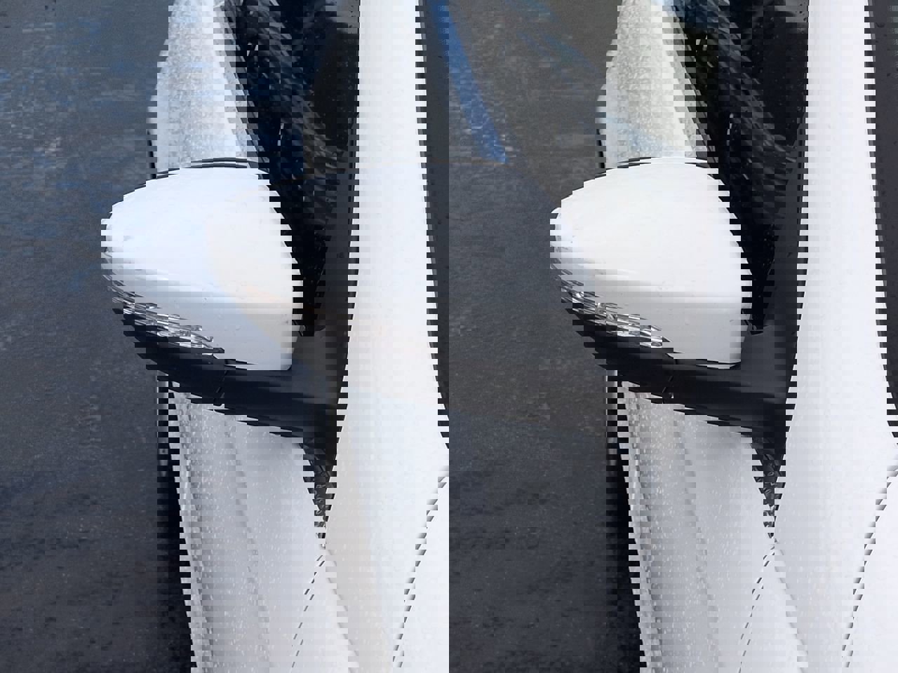 Used 2013 Volkswagen Eos Executive image 11