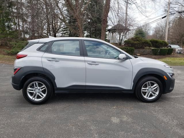 Used 2023 Hyundai Kona SE w/ Cargo Package image 2