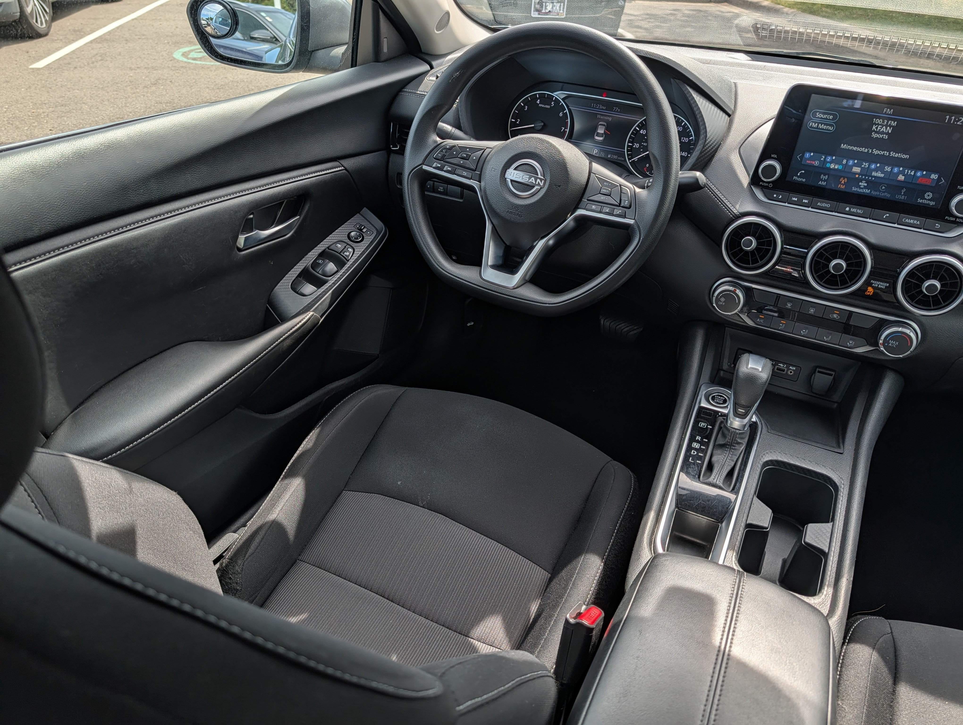 Used 2024 Nissan Sentra SV FWD image 9