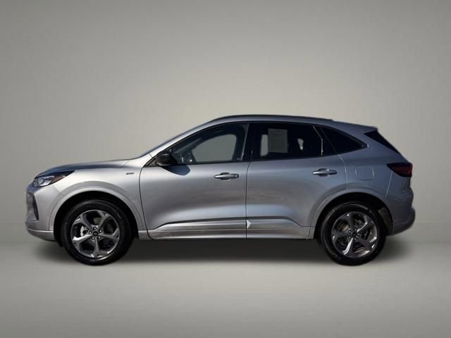 Used 2023 Ford Escape ST-Line image 2