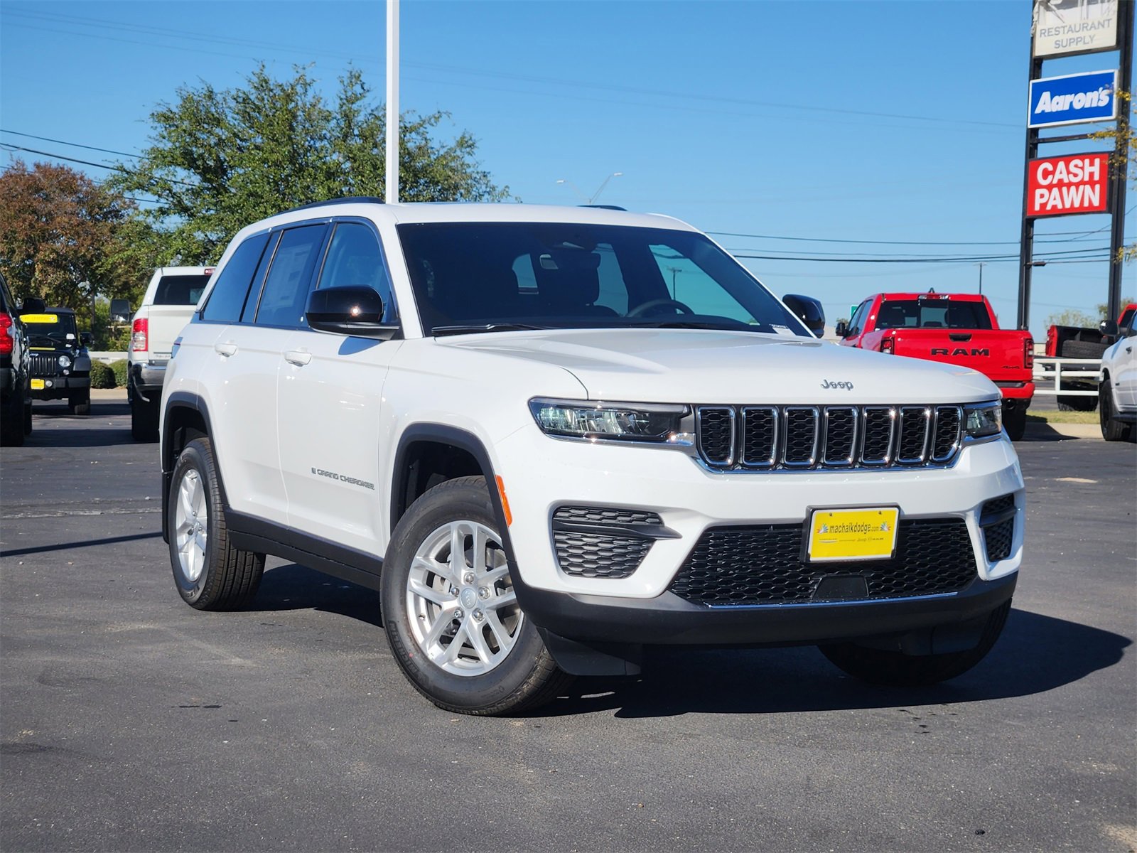 New 2025 Jeep Grand Cherokee Laredo w/ Luxury Tech Group I