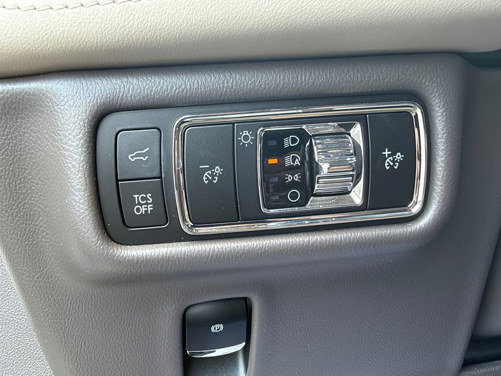 Used 2023 Lincoln Nautilus FWD w/ Premium Package image 20
