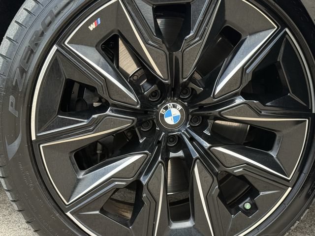 Used 2023 BMW 760i xDrive AWD/4WD image 11