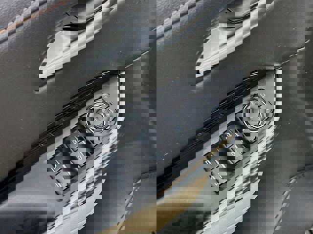 Used 2024 Cadillac XT4 Luxury w/ Cold Weather Package image 19