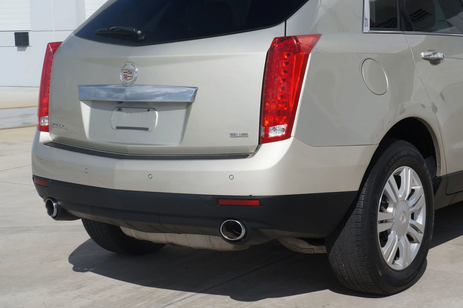 Used 2016 Cadillac SRX Luxury w/ Driver Awareness Package image 18
