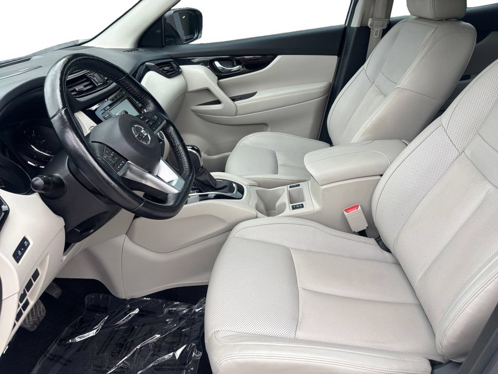 Used 2021 Nissan Rogue Sport SL w/ Premium Package FWD image 10