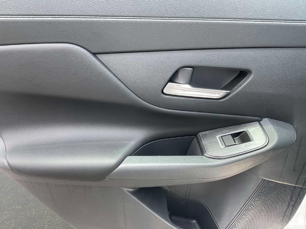 New 2026 Nissan Sentra SR w/ SR Premium Package FWD image 14
