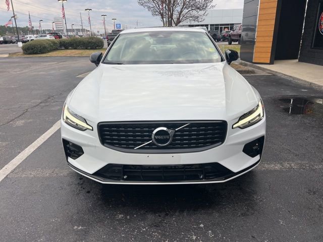 Used 2022 Volvo S60 B5 Momentum w/ Premium Package image 2