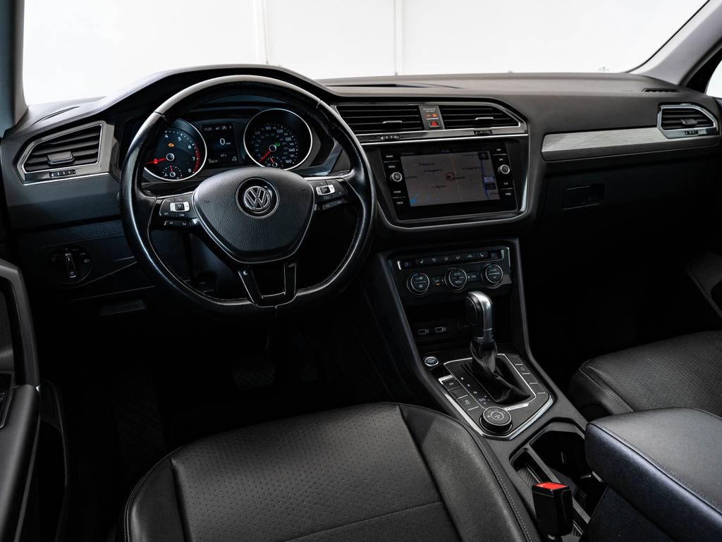 Used 2018 Volkswagen Tiguan SEL AWD/4WD image 4