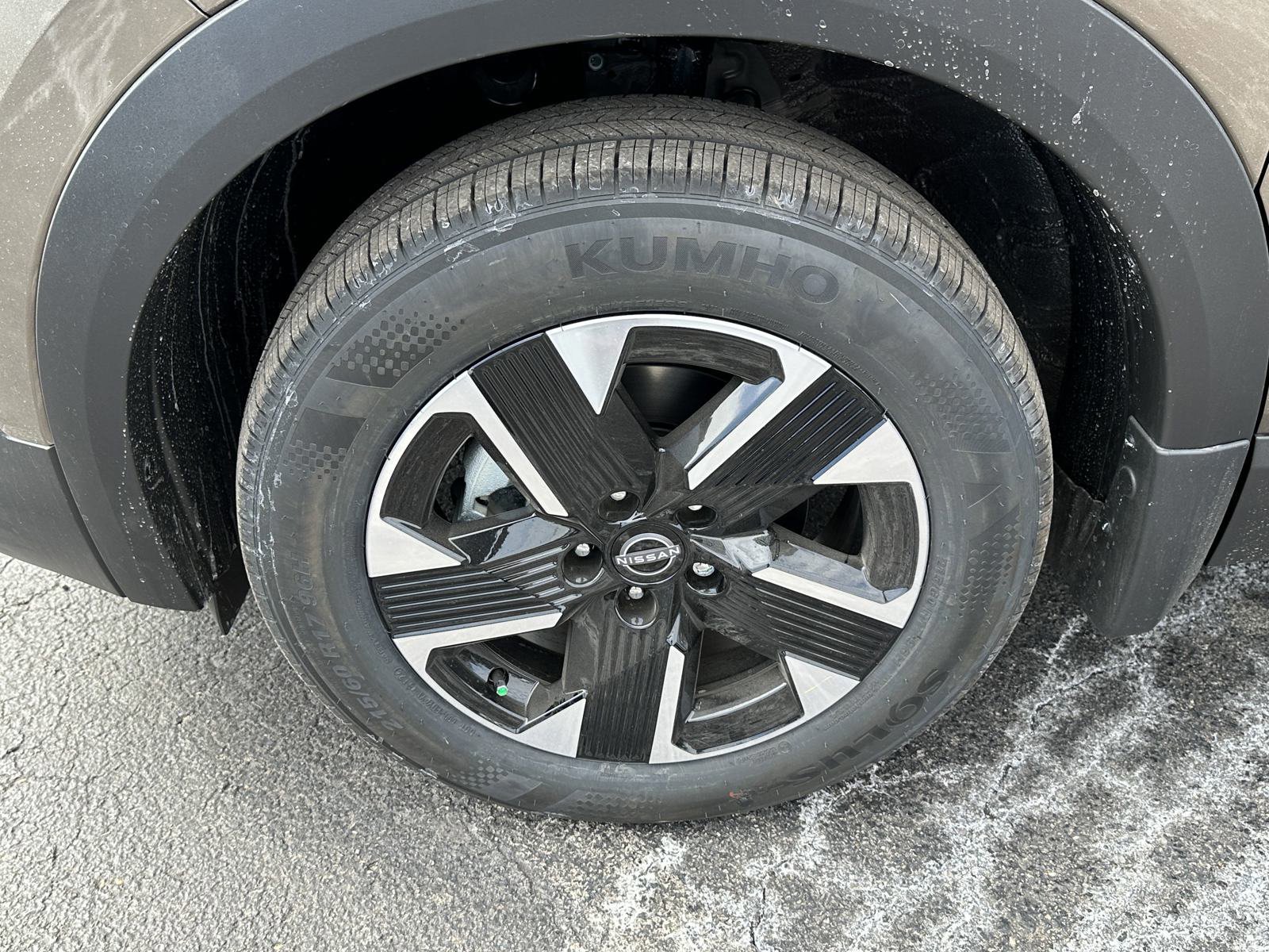 New 2025 Nissan Kicks SV image 13