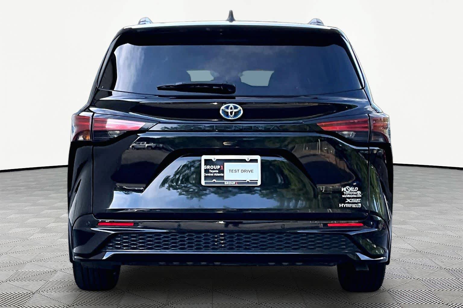 Certified 2024 Toyota Sienna XSE FWD image 5